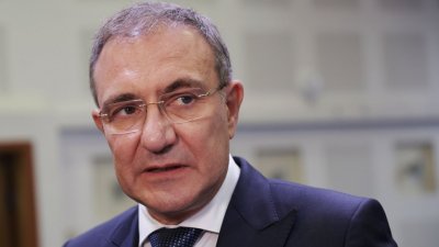 Гуцанов: Вдигаме на 900 лв майчинските през втората година 