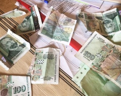 От 1 януари: Обменят скъсани левове и смачкани стотинки