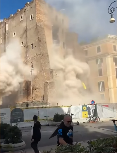 Рухна историческа кула в Рим, има ранени (ВИДЕО)