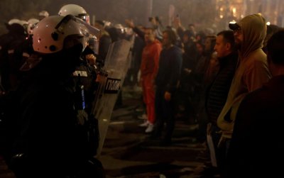 Протестираш срещу Вучич - влизаш в панделата