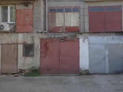 ПАРАДОКС: Гаражи на втори етаж обраха точките