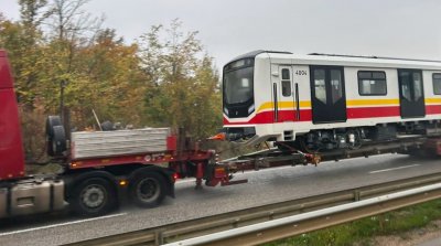 Част от новите мотриси на метрото вече пътуват към София