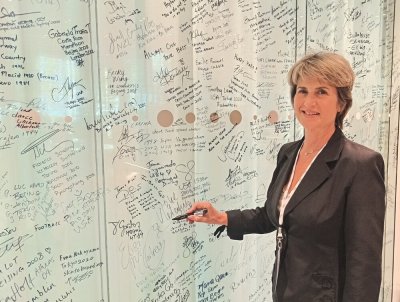 Весела Лечева се подписа на стената на олимпийците в МОК