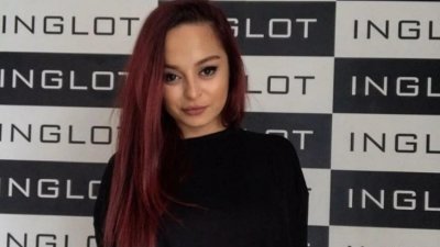 Дъщерята на Ахмед Доган Демет гримира водещите и гостите на