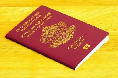 Обвиниха осъждан, представил чужд паспорт на летището в София