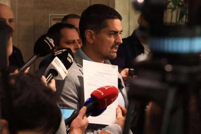 Руди Василев: Сезираме ЦИК за нелегитимната депутатка от "Величие"