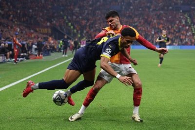 Национал на Турция и двама футболисти на Мъри със спрени права за залози