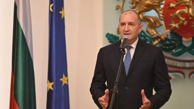 Радев призова за освобождаването на Саркози