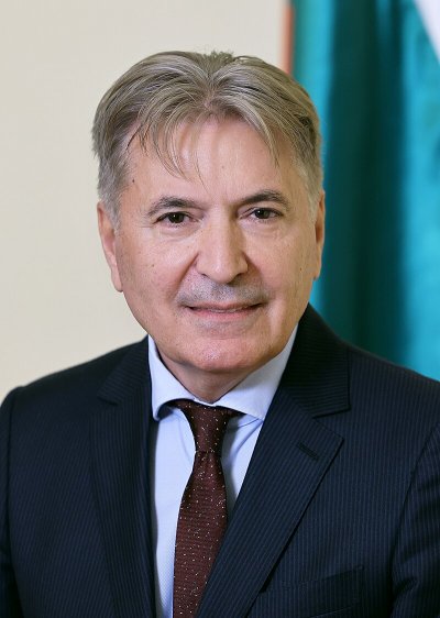 Петко Николов ли става особен управител на рафинерията?