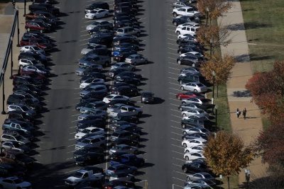 Американците печелят баснословни суми от паркингите за световното