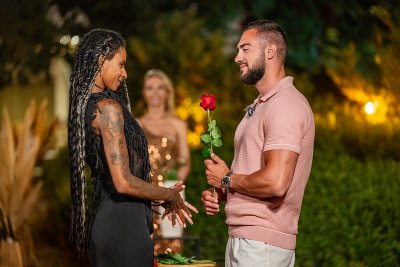 Ана-Шермин подпали любовен скандал в „Ергенът: Любов в рая“