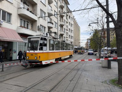 Страховит детайл от очевидец: Трамваят влачи 10 метра блъснатото момиче