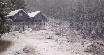 Заваля сняг в Пирин