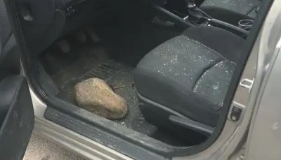 Спешно укрепват свлачището на пътя София - Самоков, след като камък се стовари върху кола