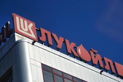 "Файненшъл Таймс" гърми: "Роснефт" може да погълне "Лукойл"