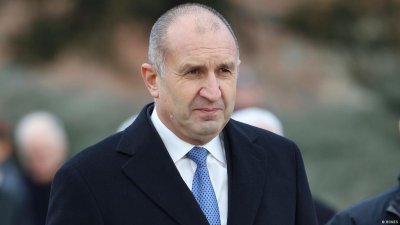 ИЗВЪНРЕДНО: Радев наложи вето върху закона за "Лукойл"