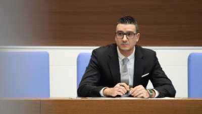 Министърът на икономиката: Не се предвижда продажбата на "Лукойл", засега