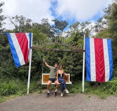 Гришо и Ейса се гушкат край красив водопад (СНИМКИ)