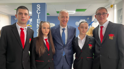 Министър Вълчев откри STEM центрове, училища и спортни площадки в Благоевградско