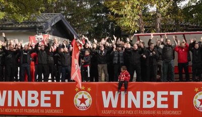 Мощно: "Червените" фенове надъхаха ЦСКА! (ВИДЕО)