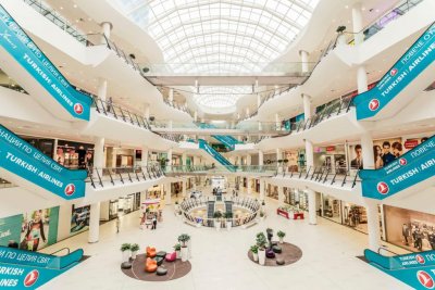 Евакуираха столичен мол