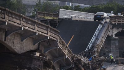 Срути се нов мост в провинция Съчуан в Китай