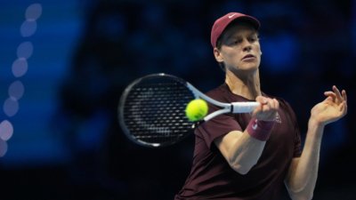 Синер започна ударно