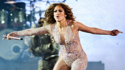 Българин вае дупето на Джей Ло