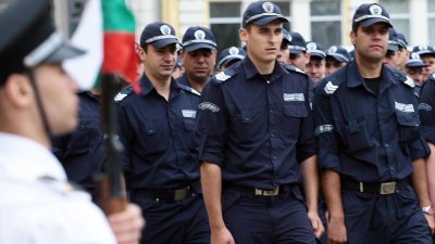 Полицаите отбелязват професионалния си празник