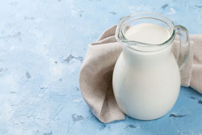 Деца, пийте пълномаслено мляко, зоват учени