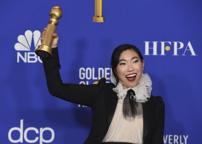 За историята - рапърката Аукуафина стана първата азиатка със "Златен глобус"