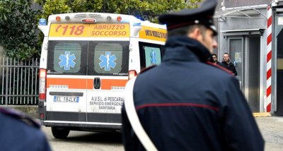 Тийнейджъри отвлякоха линейка, заплашиха лекари в Италия
