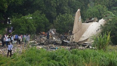 18 загинали при падането на самолет Ан-12 в Судан