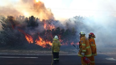 В Австралия пожарите се влошават