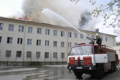 Спасители дариха пари на семействата на загинали пожарникари