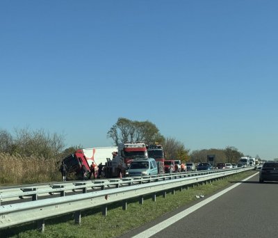 10-километрова тапа на "Тракия" заради катастрофирал ТИР (СНИМКИ)