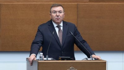 Д-р Коце и хората на Костя спориха остро защо референдумът не влезе в дневния ред