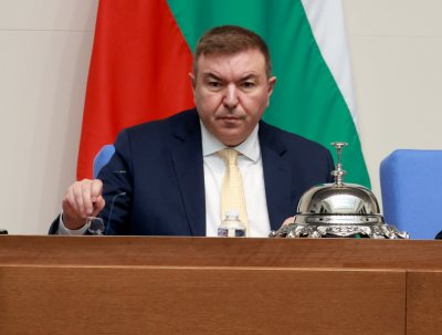 Референдумът на Радев не влязъл в дневния ред заради 34 секунди закъснение 