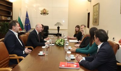 Желязков обсъжда сътрудничество с вицето на "Моторола" 