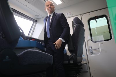 Гроздан Караджов: Ще има единен електронен билет за влак, автобус, самолет и кораб