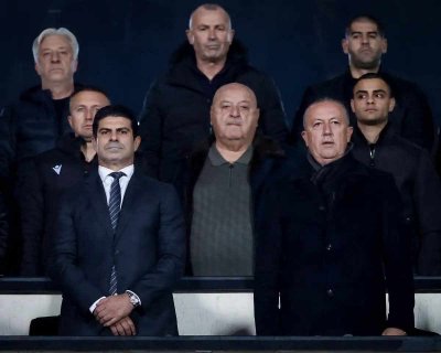 Три декади мондиалите само ги миришем