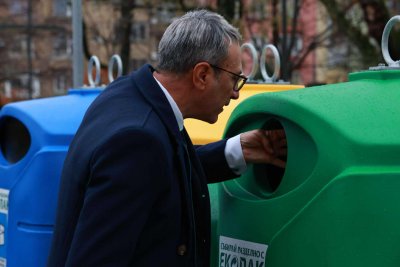 Защо Трайчо се ядосва: През "миша дупка" как се изхвърля боклук разделно?