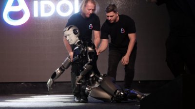 В Русия дори и роботите ходят така сякаш току що са