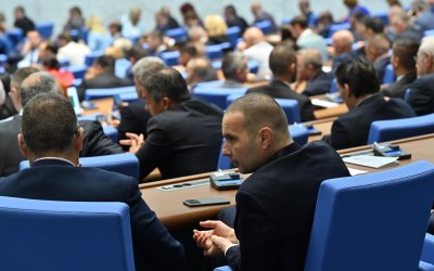 Държавният бюджет влиза в парламента