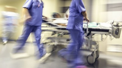 Тираджия се натъкна на тежко ранен на пътя