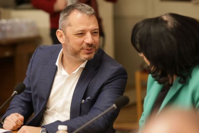 Делян Добрев за лиценза на "Лукойл" от Лондон: Препоръчвам на ПП-тата рев, тръшкане и сръбска музика