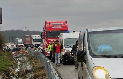 Снимки в Lupa.bg: Две катастрофи нa АМ „Хемус“ в посока София