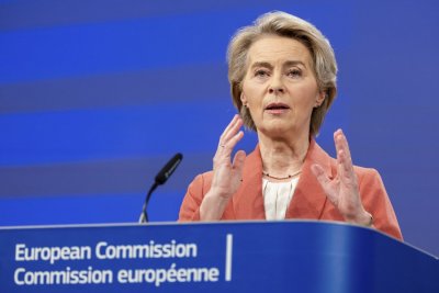 Урсула пришпорва за бързи пари за Киев, дупката в бюджета е 135 млрд. евро