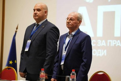 Доган учредил новата си партия ни жив, ни умрял 