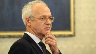 Велев: Хората в частния сектор ще плащат повече, а парите ще вземат съдии и полицаи